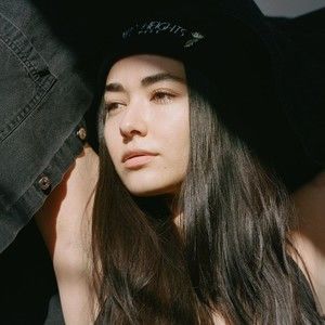 Meet your Posher, Avery